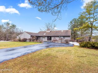 33 Crow Ridge Rd, Voorheesville, NY 12186