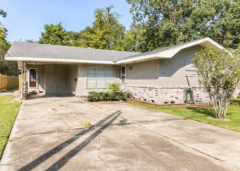 208 5th St, Abbeville, LA 70510 | Zillow