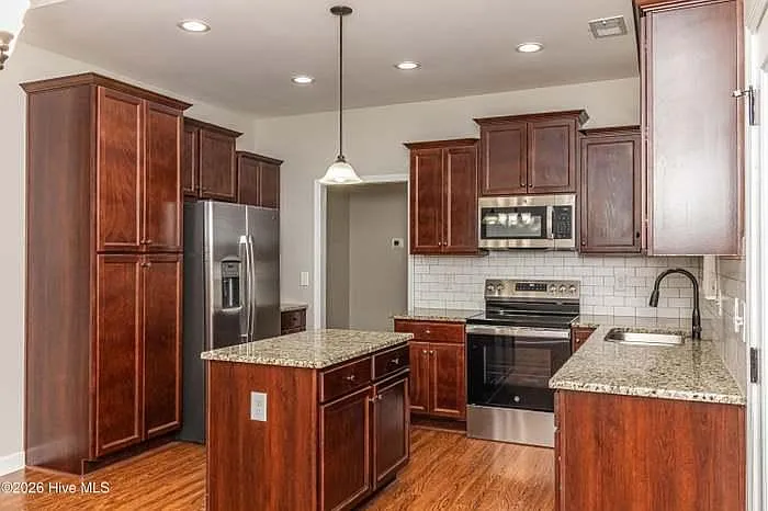 3 bed, 1767 sqft, $2,100 — Photo 3