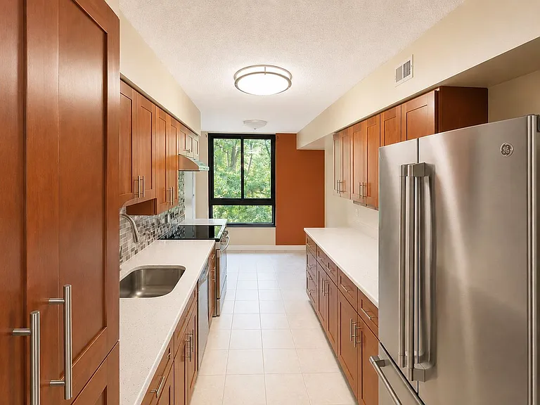 1808 Old Meadow Rd #1005 — Photo 9