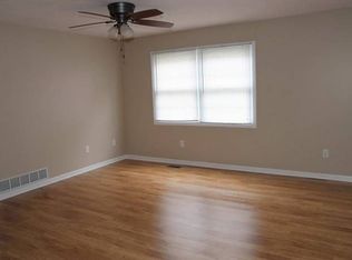 444 S Peace Rd, Sycamore, IL 60178