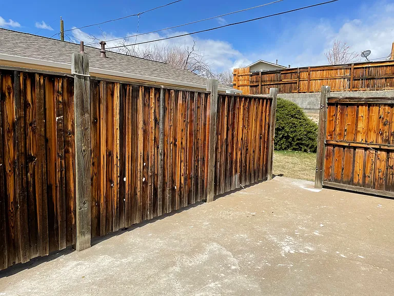 425 S Utica St — Photo 19