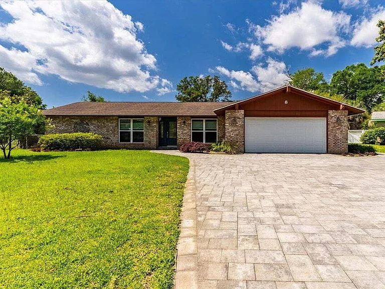 8 Stafford Cir — Photo 1