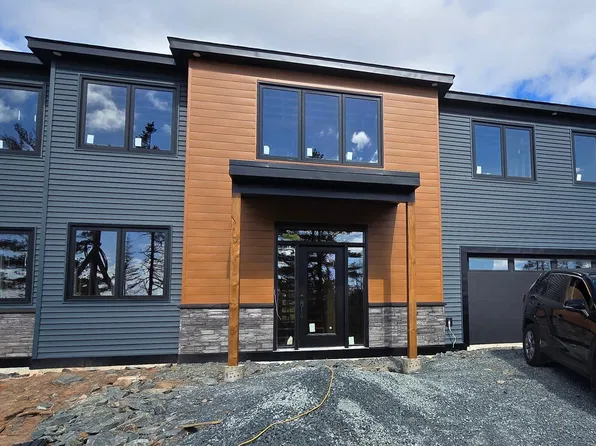 112 Parish St, Fall River, NS B2T 0W9