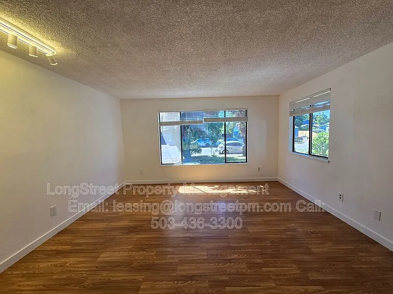 2711 Newton St — Photo 16