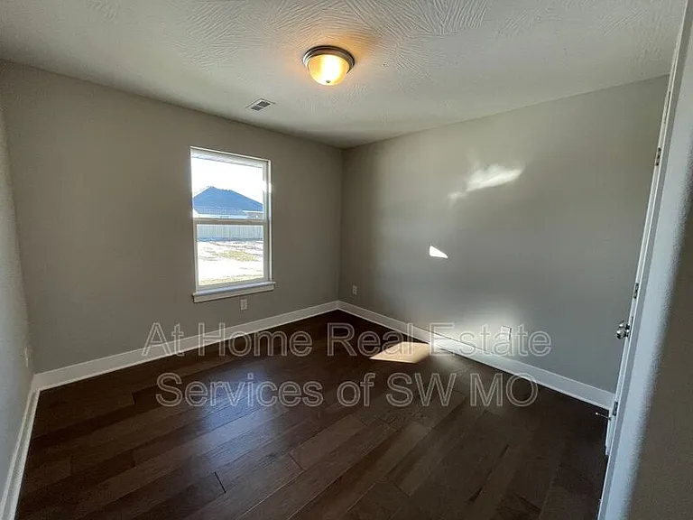 5943 S Iris Ln — Photo 13