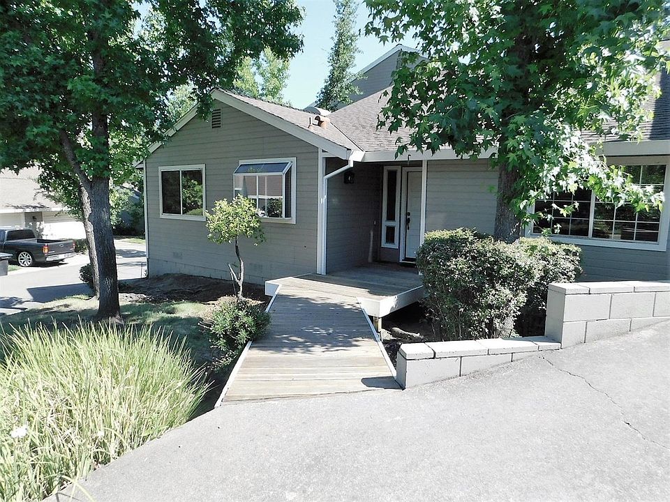 1st image of 159 Valley Oak Dr #16