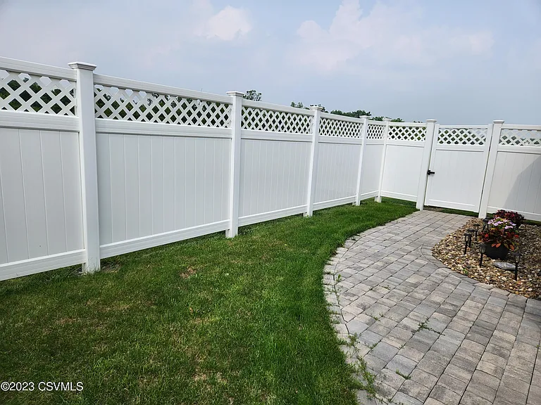 820 Baker St — Photo 34