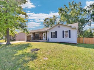 825 Quail Ridge Rd, Peculiar, MO 64078