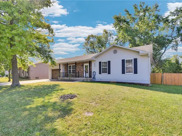825 Quail Ridge Rd, Peculiar, MO 64078