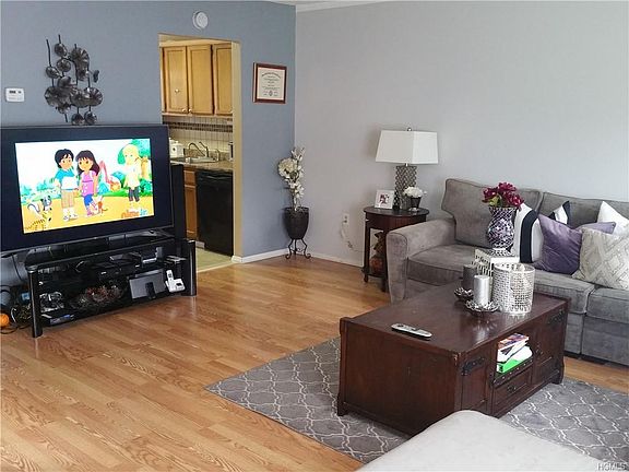4th image of 253 Heritage Ln