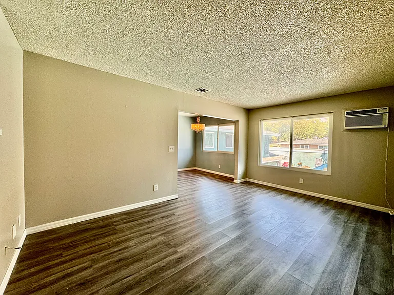 3060 Canyon Crest Dr #5 — Photo 4