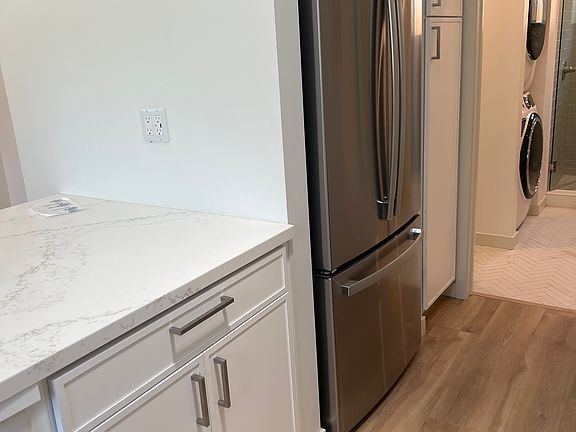 5th image of 768 Gladys Ave Unit A