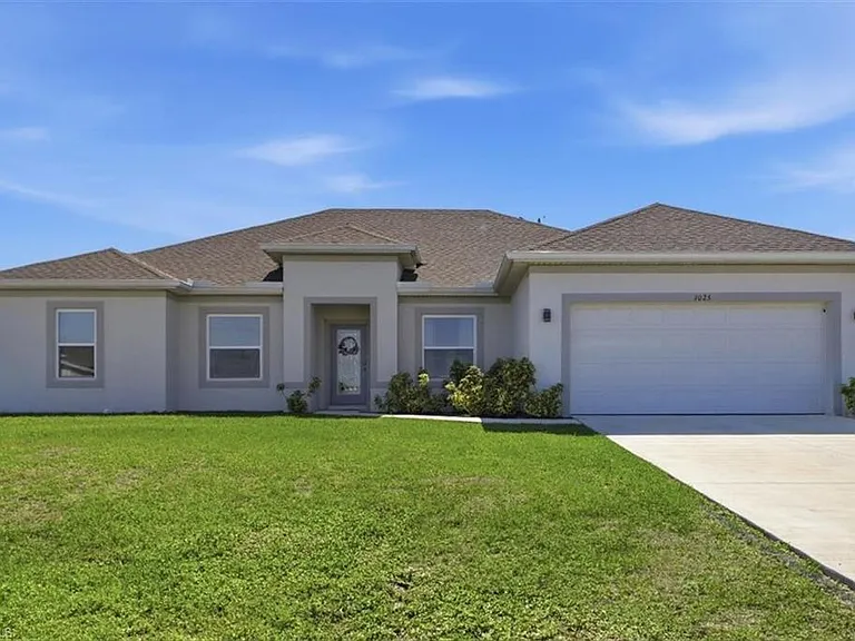 1025 NW 7th Pl — Photo 2