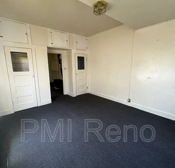 724 W 6th St #B — Photo 4