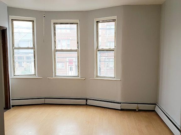 3rd image of 677 Summit Ave APT 3R