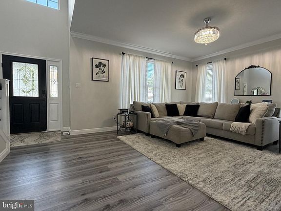 4th image of 2362 Maple Ave