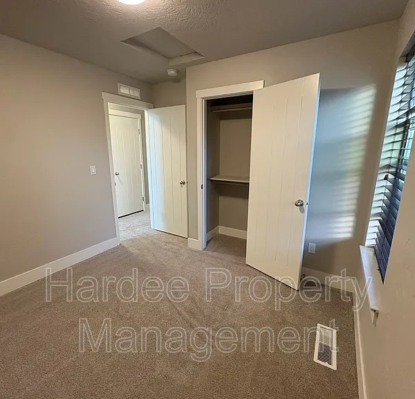 4315 N Adams St — Photo 14