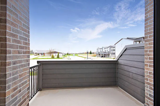 2070 Meadowgate Boulevard London — Photo 3