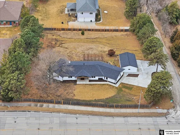 2505 S 70th St, Lincoln, NE 68506