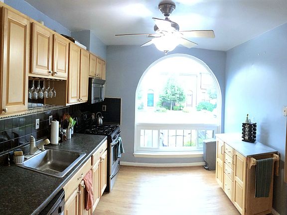 Sun drenched, eat-in kitchen