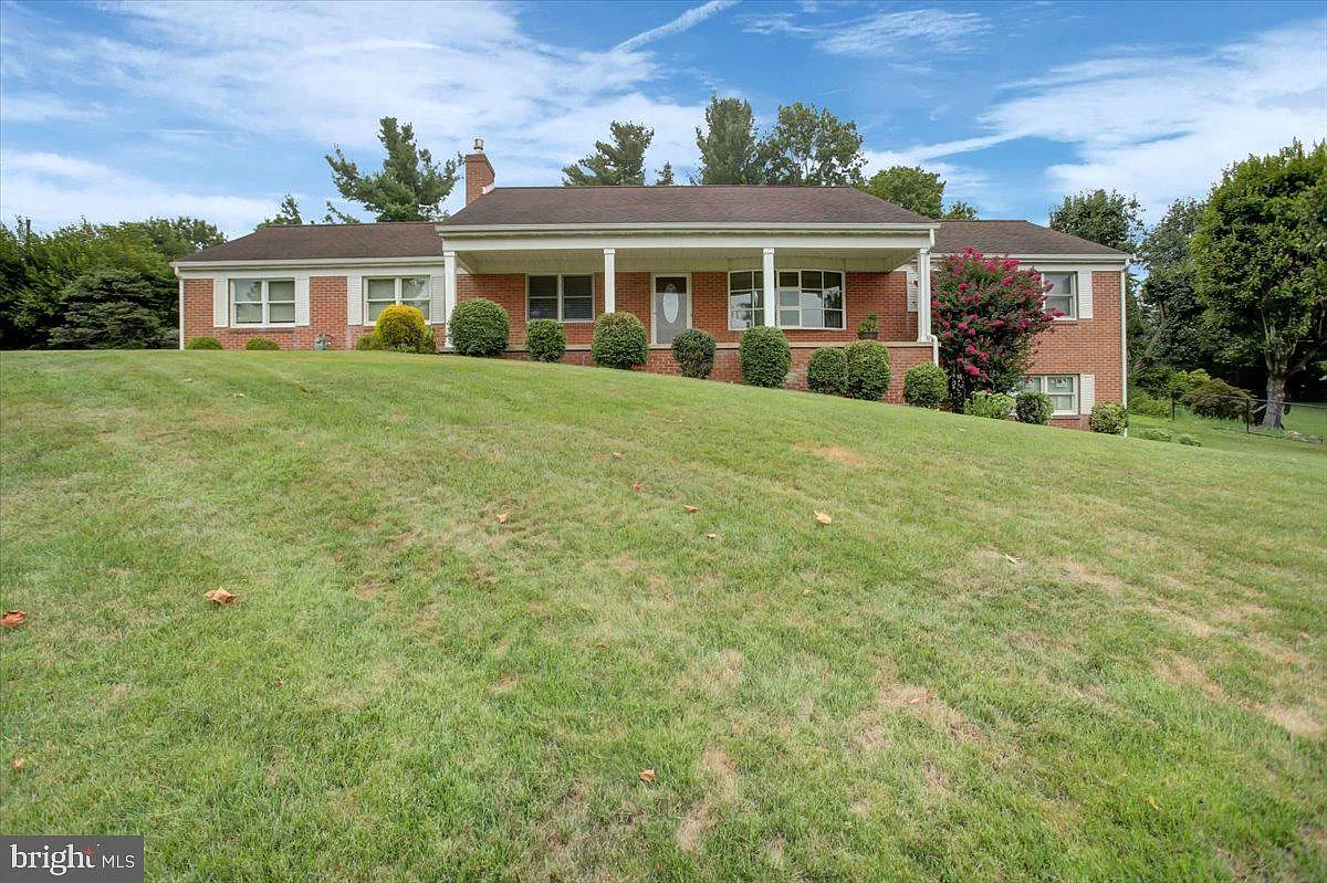349 Briar Ln photo 1