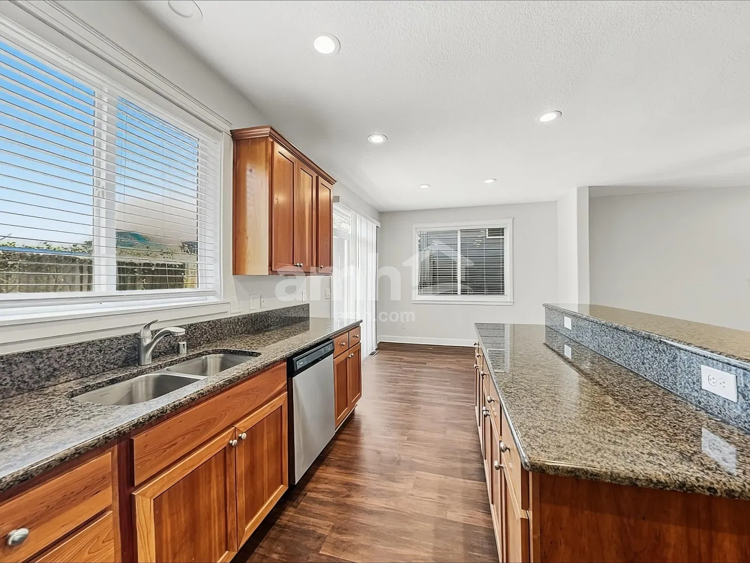 3 bed, 2.5 bath, 1998 sqft, $2,945 — Photo 3