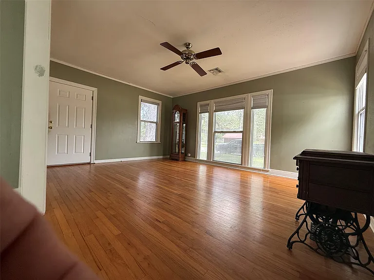 231 E Live Oak St #A — Photo 4