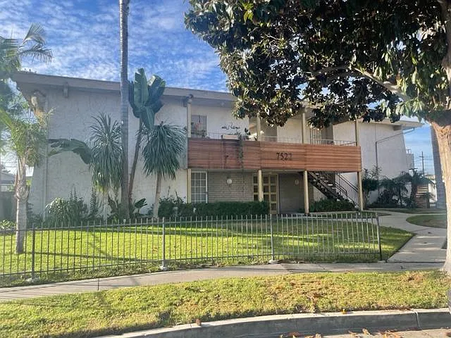 7522 Amazon Dr #4