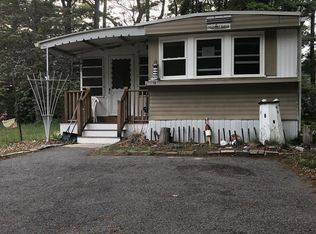 18 Sycamore Dr, Halifax, MA 02338