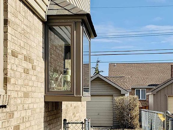 4th image of 35626 Kensington Ave