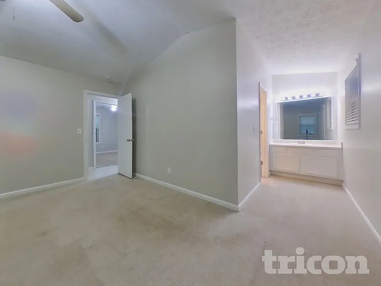 811 Riverstone Ln — Photo 8