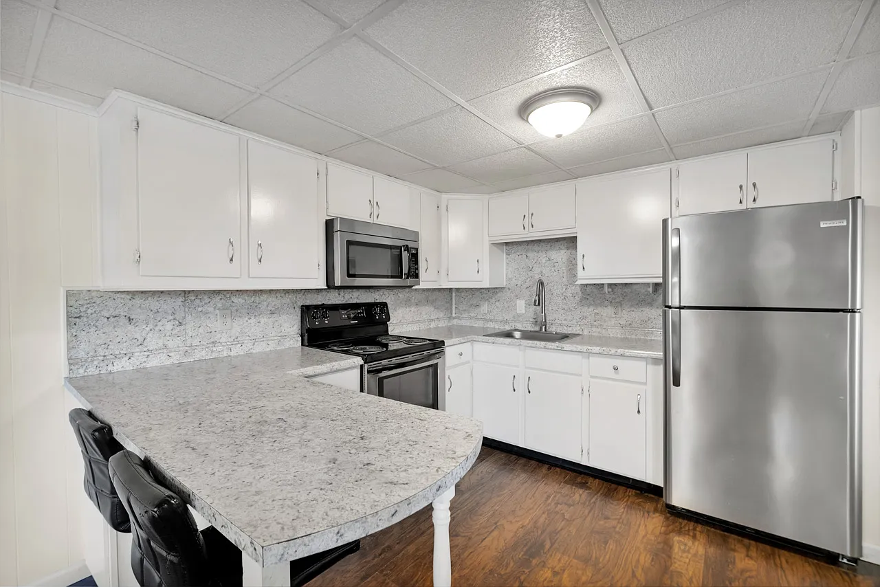 1 bed, $950 — Photo 1