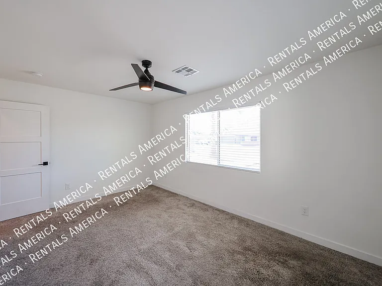 1909 E Indianola Ave — Photo 33