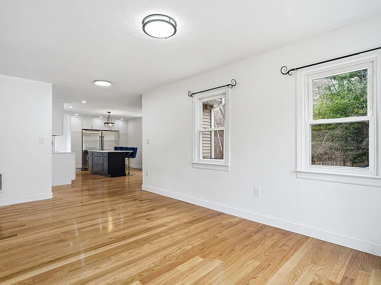 724 Linwood St — Photo 14