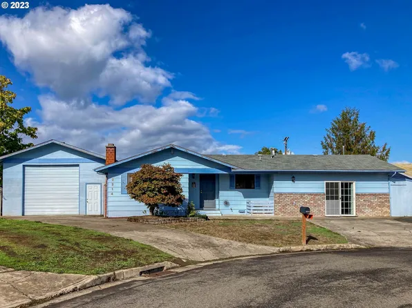 2214 Green Ave, Roseburg, OR 97471