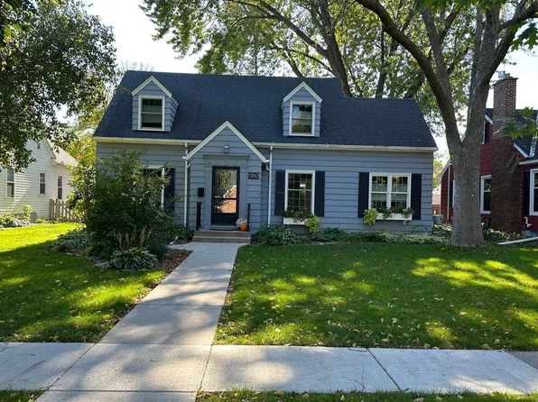 1380 California Ave W, Falcon Heights, MN 55108