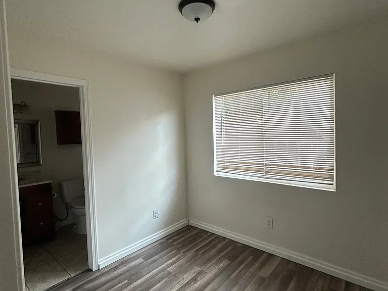 615 Garrett Ave — Photo 4