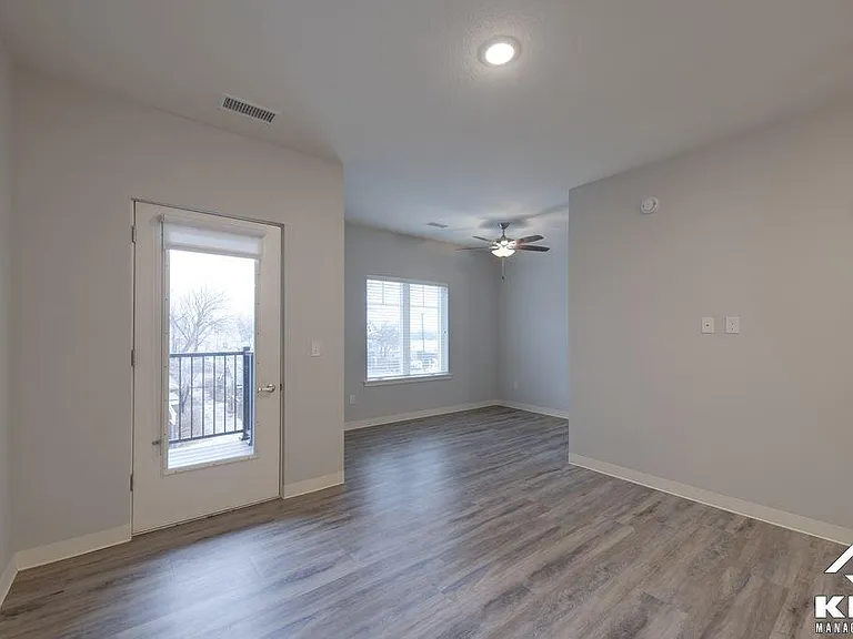 Uptown Landing — Photo 34