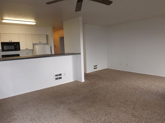 4th image of 13209 12th Ave SW APT 2