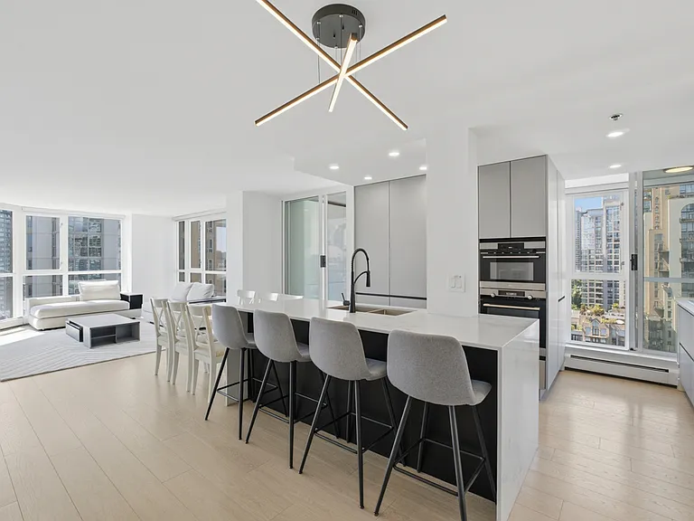 289 Drake St #18XX — Photo 3