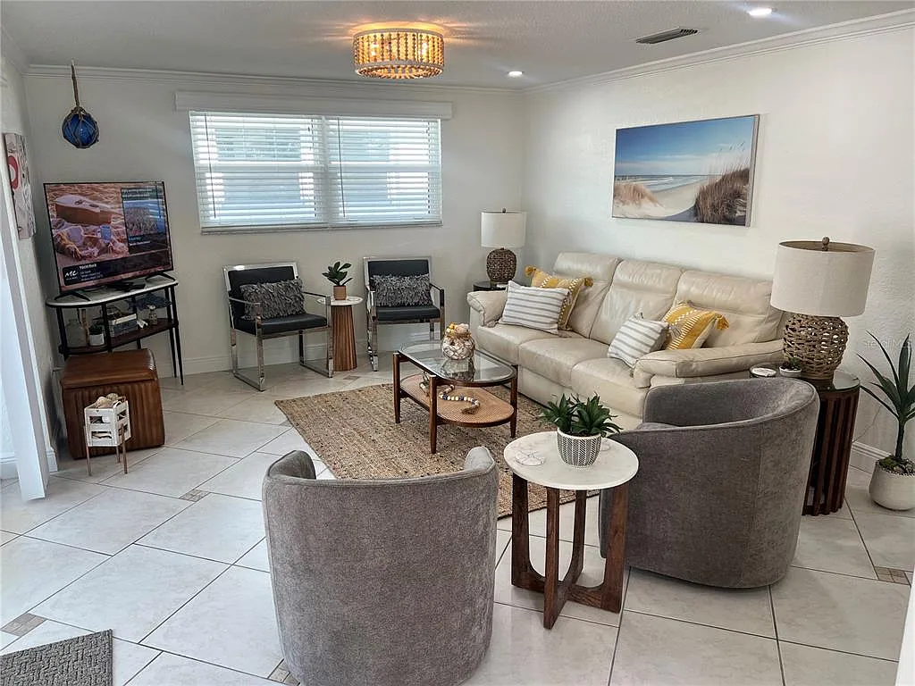 2 bed, 2.0 bath, 889 sqft, $7,500 — Photo 4