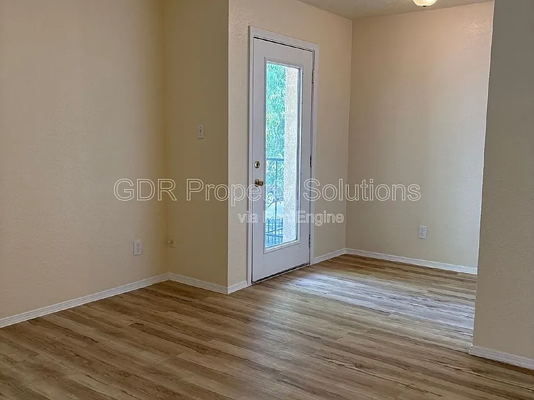 1116 Coal Ave SW #10 — Photo 8