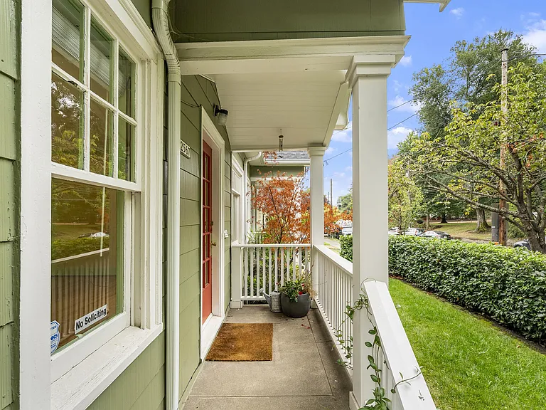 2567 NW Raleigh St — Photo 32