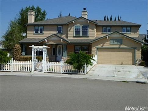 1st image of 2157 Woodbine Ave