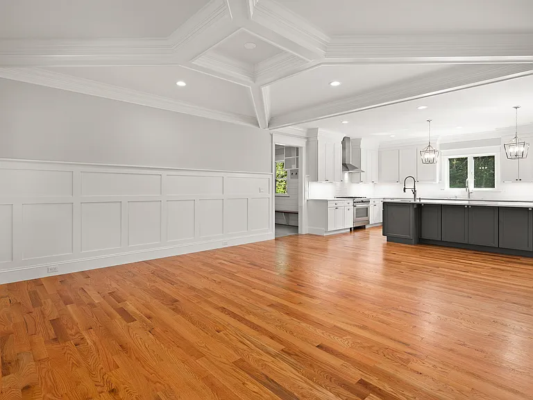 585 Lowell St — Photo 11