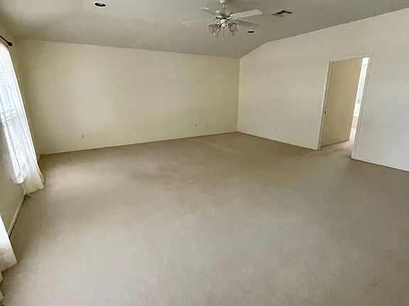 5th image of 102 S Creek Bend Dr
