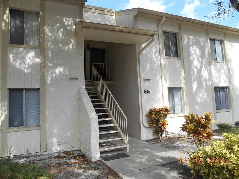 1st image of 204 Pine Ct