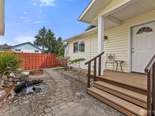 526 Sunset Avenue NE, Ocean Shores, WA 98569