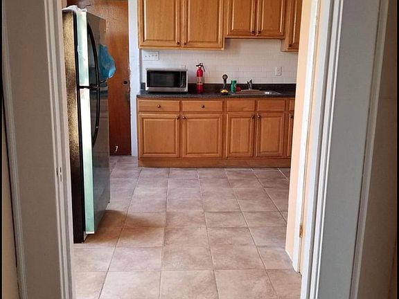 4th image of 37 Webster St